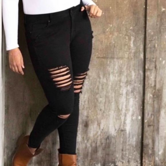 Stella Cruz Curvy Black Distressed Jeans - Picture 1 of 1